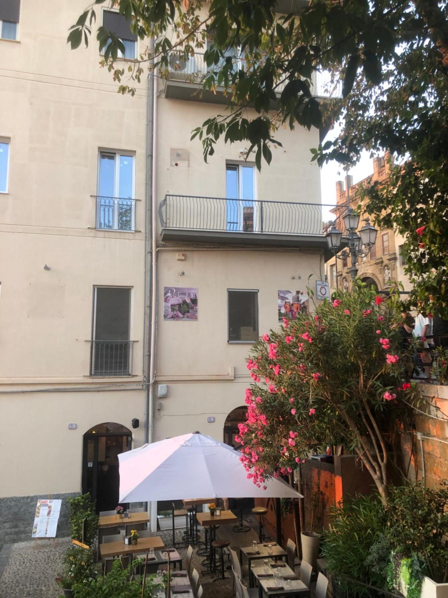 Villa Di Giorgi Apartments Center Cefalu Bagian luar foto