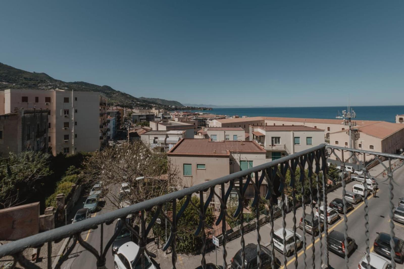 Villa Di Giorgi Apartments Center Cefalu Bagian luar foto